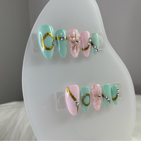 Handmade Press on Nails - Medium Almond Spring Nail Art - Picture 3 of 6